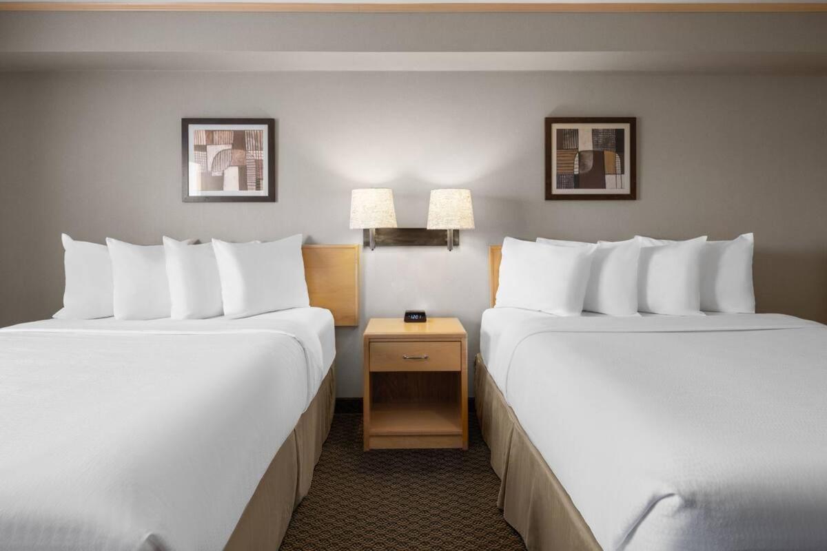 Travelodge By Wyndham Fort Mcmurray Esterno foto